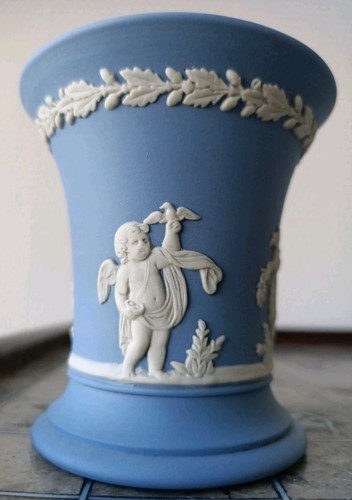 Wedgwood petit vase trompette