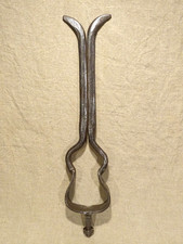Outil ancien lyre peloir pour éplucher l'osier vannier fer forgé art populaire