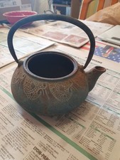 théière ancienne en fonte