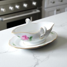 Meissen. Saucière en porcelaine décor à la rose, XXe siècle