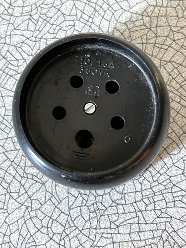 Prise électrique ancienne