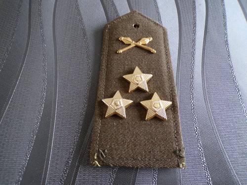 Insigne militaire epaulette - insigne,