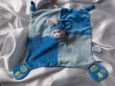 Doudou lapin bleu, empreintes, Gipsy