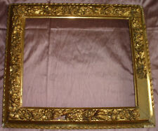 Cadre en bois & stuc doré à