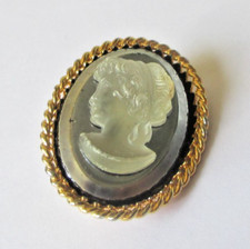 Ancienne broche couleur or camée femme empire en pâte de verre bijou vintage 255
