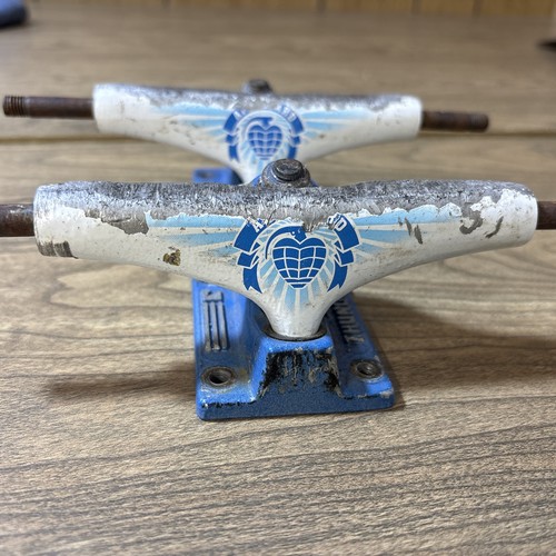 Thunder skateboard trucks blue - trucks,