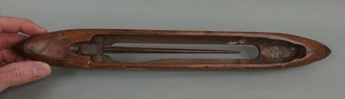 Ancienne navette bois et - navette, en
