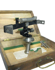 Niveau à Pinnules. Théodolite . Géomètre . Clitographe.