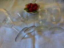 lot 4piéces variées , tres