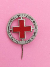 épinglette COMITE INTERNATIONAL DE LA CROIX ROUGE 1944 GENEVE Huguenin Le Locle