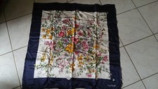 Superbe Foulard PIERRE CARDIN