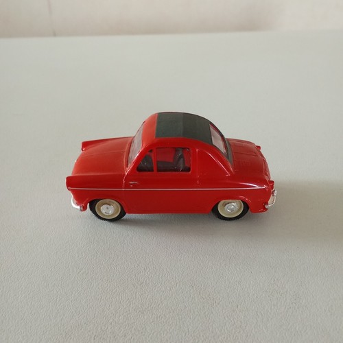 Norev vespa 400 rouge - 1/43,