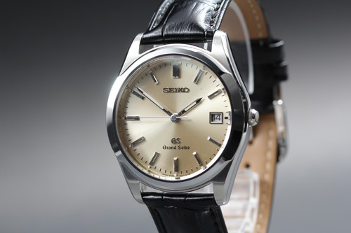 Presque comme neuve montre - [presque,