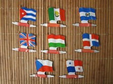 8 drapeaux jouet tole litho publicité ancienne biscuit ALSACIENNE années 1960