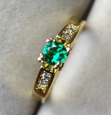 Emeraude Hydrothermale Verte de 0,460 ct - Bague 18KGP Doré avec Zircons