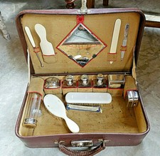 valise bagage ancien en cuir vintage toilette rasage hipster