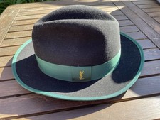 Chapeau  St Laurent Yves 