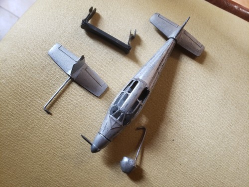 Lot piéces pour avion - 2,