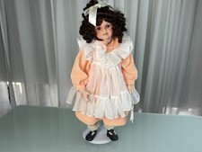 Poupée d'artiste poupée de collection en porcelaine 53 cm. Excellent état