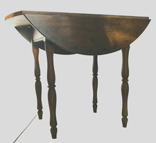 petite table de maîtrise en bois massif à abattant pieds Jacob . XIX siècle .