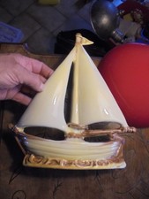Joli Petit Bateau de Pèche Voilier Faïence telle Barque Barquette Bord de Mer