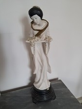 Statue Geisha Offrande