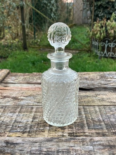 Flacon strié torsadé - torsadé,