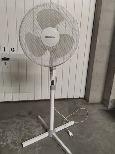 Ventilateur sur pied