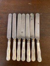 SERIE DE 7 COUTEAUX EN NACRE