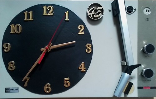 Horloge sur tourne disque - horloge, tourne-disque