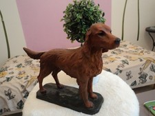 Objet de décoration en résine, grand chien type Setter ou Epagneul. 18/26,5 cm.