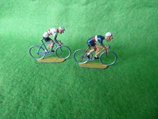 2 COUREURS CYCLISTES  DU TOUR DE FRANCE - ROGER 1950 METAL- N° 1 TBE