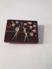Broche en bois (ébène) peinte Oiseaux et fleurs