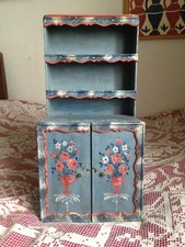 Petit vaisselier de poupée, pièce unique, peint à la main