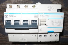 DISJONCTEUR DIFFERENTIEL TETRAPOLAIRE 32A 30mA COURBE D, HAGER 32 AMPERES 4POLES