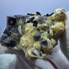 Cubes de fluorite fantômes