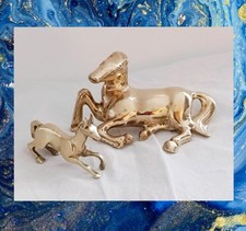 Joli Statuette Cheval Couché