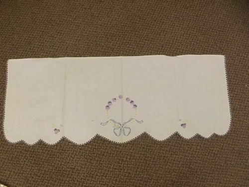 Scalloped edge hand - scalloped,