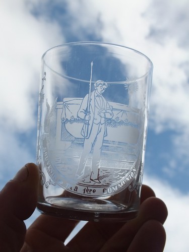 + Ancien verre gobelet en