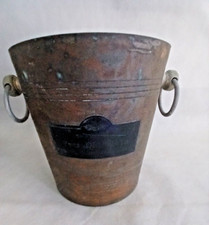 Ancien seau à Champagne