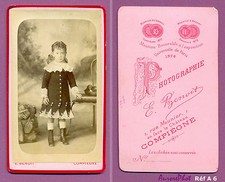 CDV Fillette en pied col dentelle main posée sur un livre Réf A6
