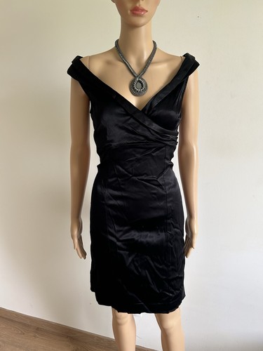 Robe noire satinée sans