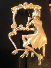 Imposante broche vintage style Art Nouveau pièce rare.