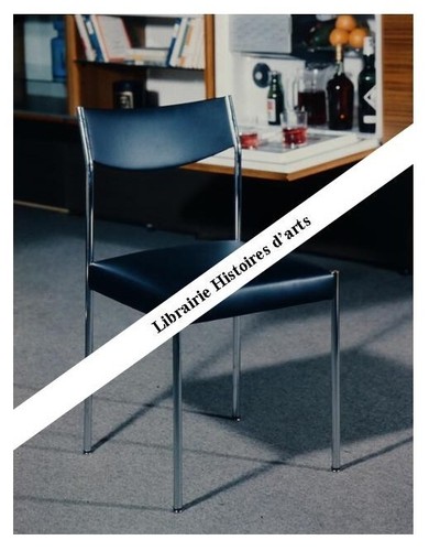 Trois photographies chaise - chaise, et