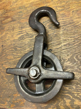 Ancienne  poulie en fer et