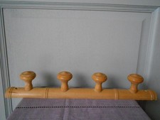Porte-manteaux en bois avec 4