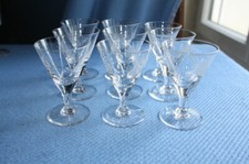 Lot de 9 petits verres anciens