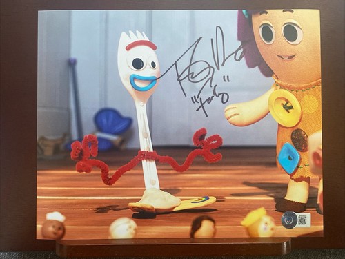 Tony hale signed autographed - signed,