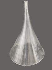 Ancien entonnoir en verre