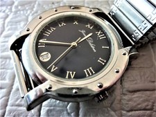 Jean Delatour montre homme